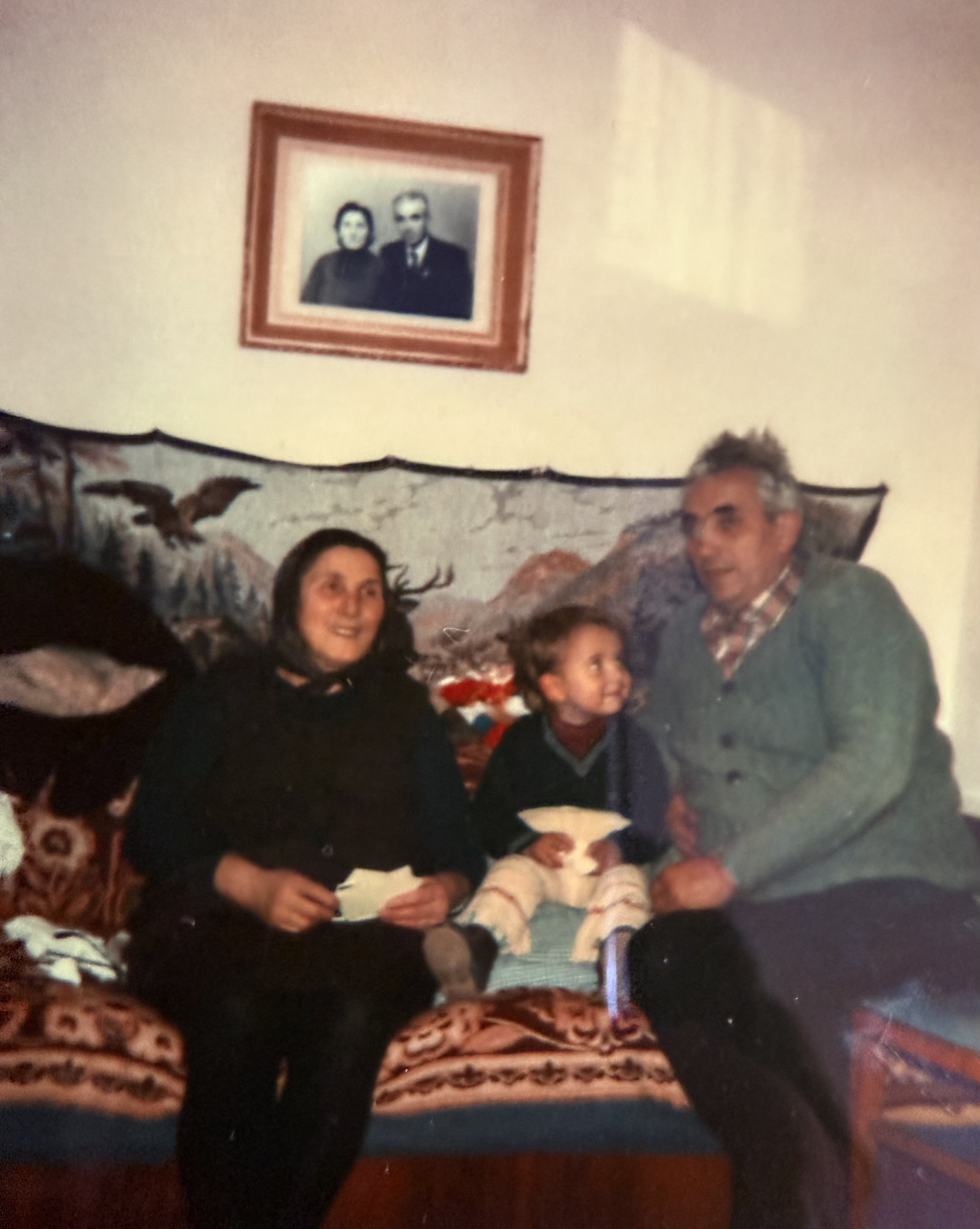 Marijan Rančić sa bakom Kosom i dedom